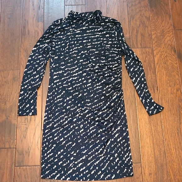 Vince Camuto Black and White Patterned Dress with ruching on 1 side size Large - Picture 1 of 8